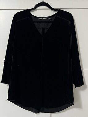 NWOT Snoskins Black Velvet Quarter Sleeve Top
